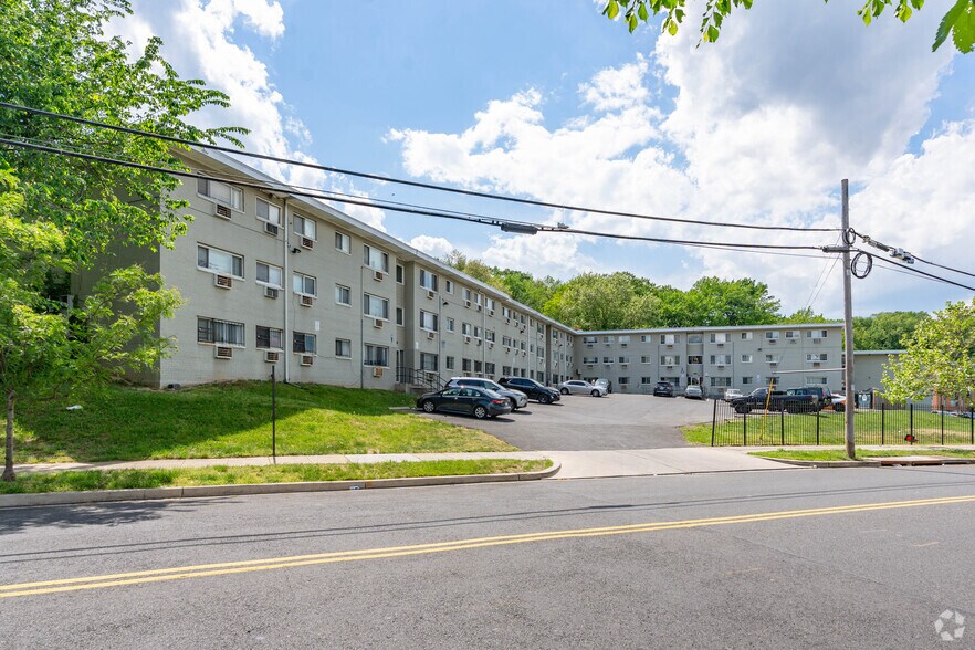 4951 G St SE, Washington, DC à vendre - Photo principale - Image 1 de 19