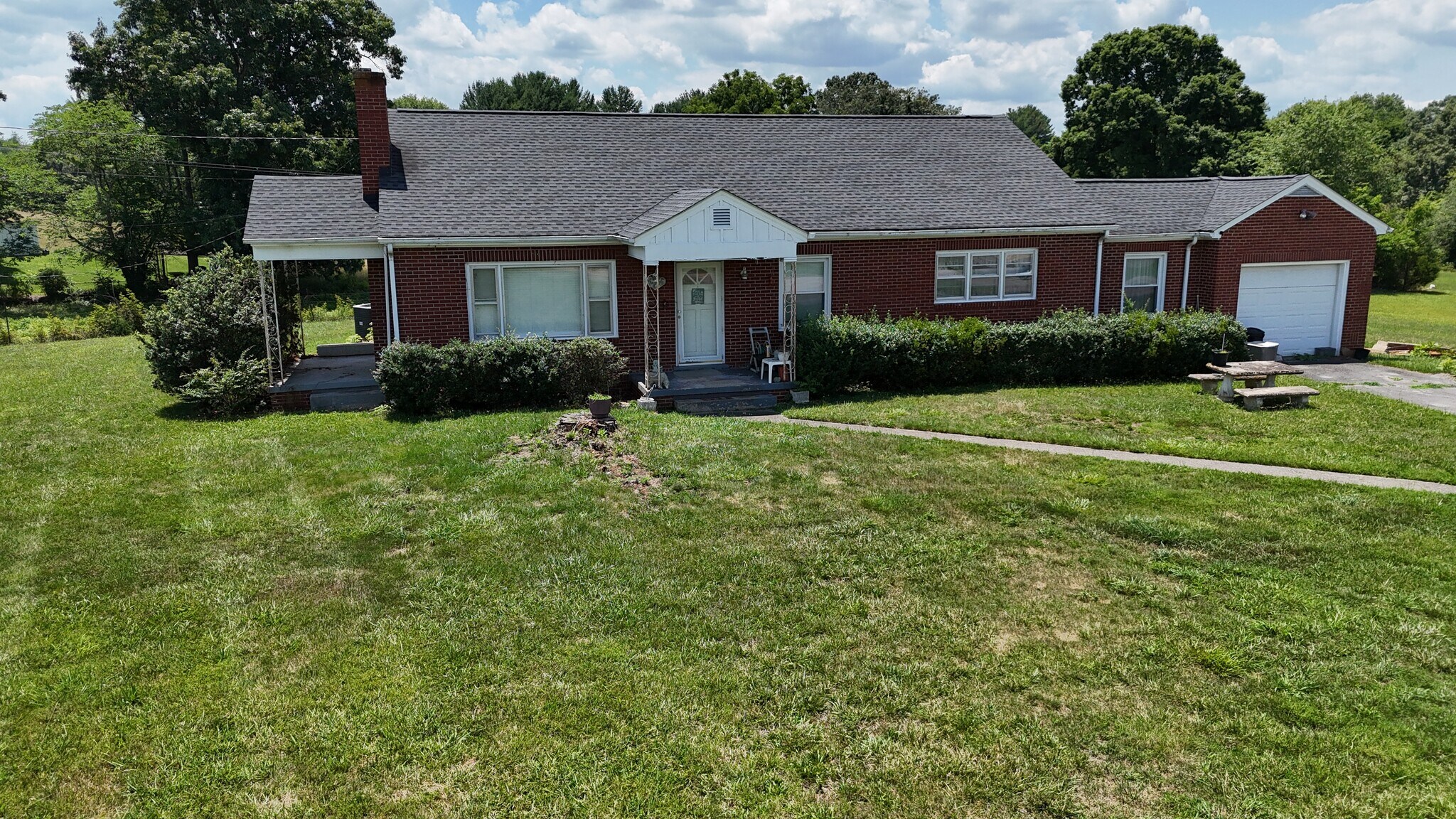 5207 N Roan St, Gray, TN for sale Primary Photo- Image 1 of 52