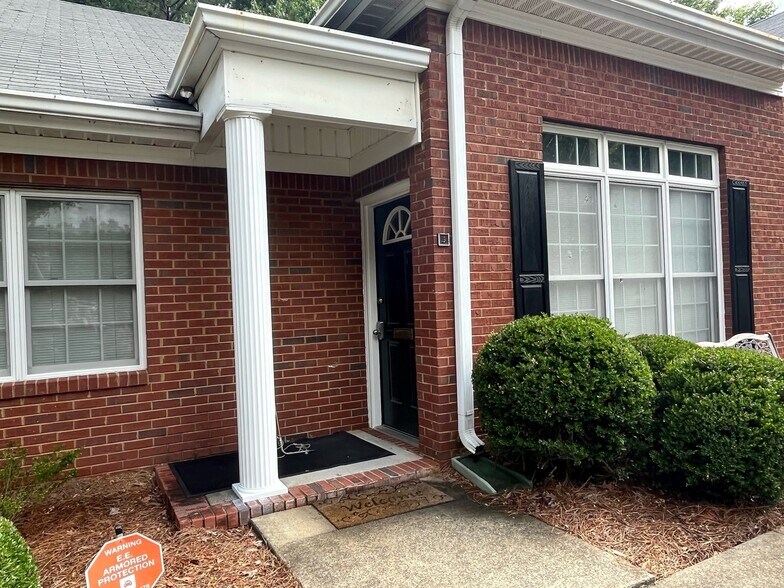 500 Sun Valley Dr, Roswell, GA à vendre - Photo du bâtiment - Image 2 de 20