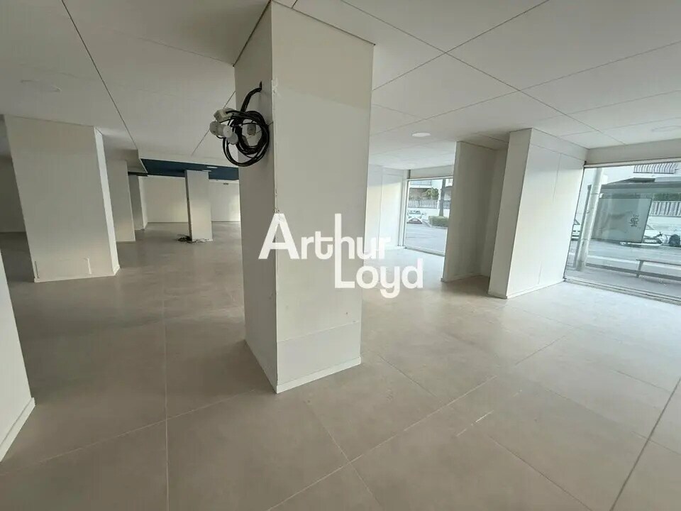 Retail in Saint-Laurent-du-Var for lease Interior Photo- Image 1 of 5