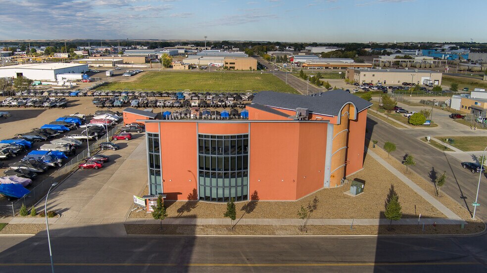 812 Burlington Dr, Bismarck, ND à vendre - Photo du bâtiment - Image 3 de 27