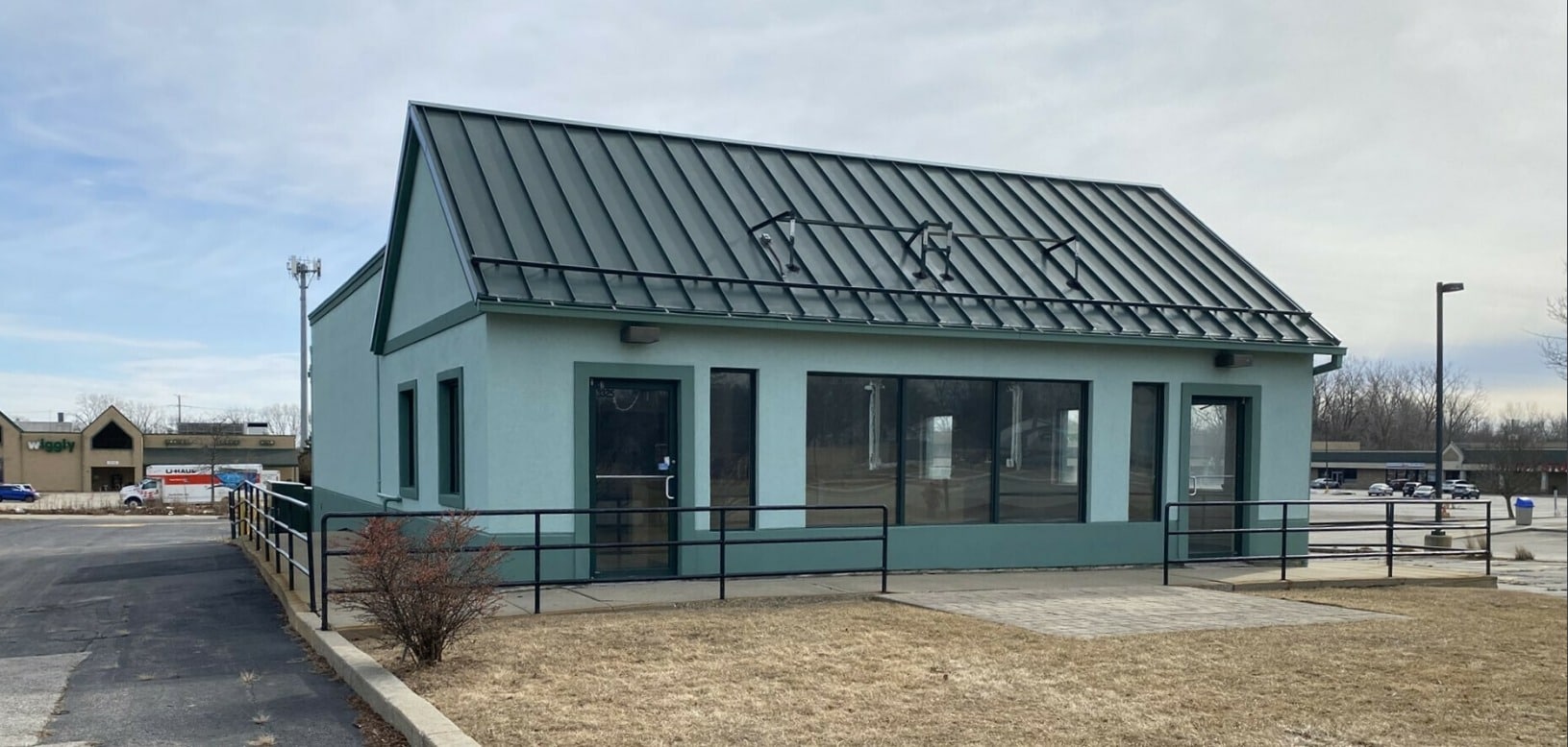 3325 Sheridan Rd, Zion, IL for lease Building Photo- Image 1 of 3