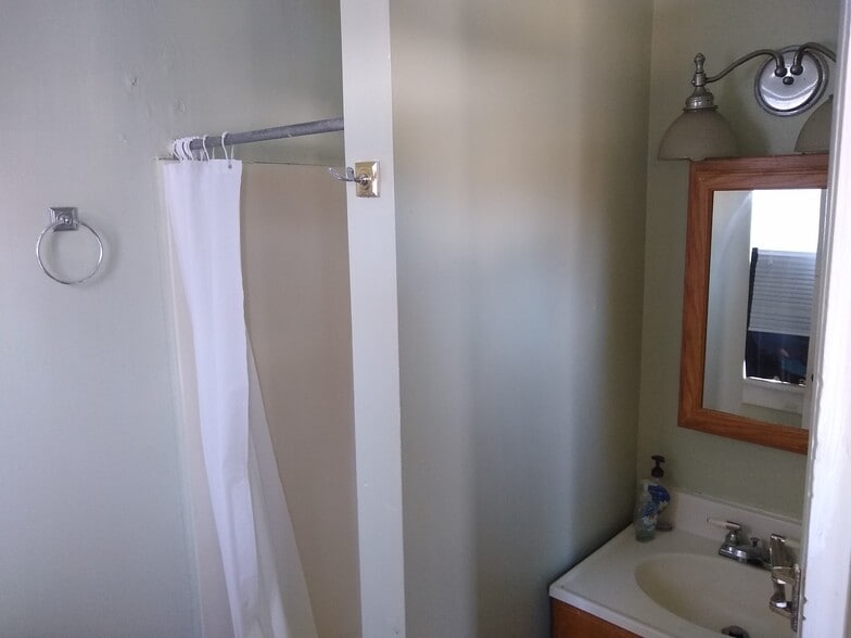 313 Augusta Ave, Dekalb, IL for sale - Building Photo - Image 2 of 13