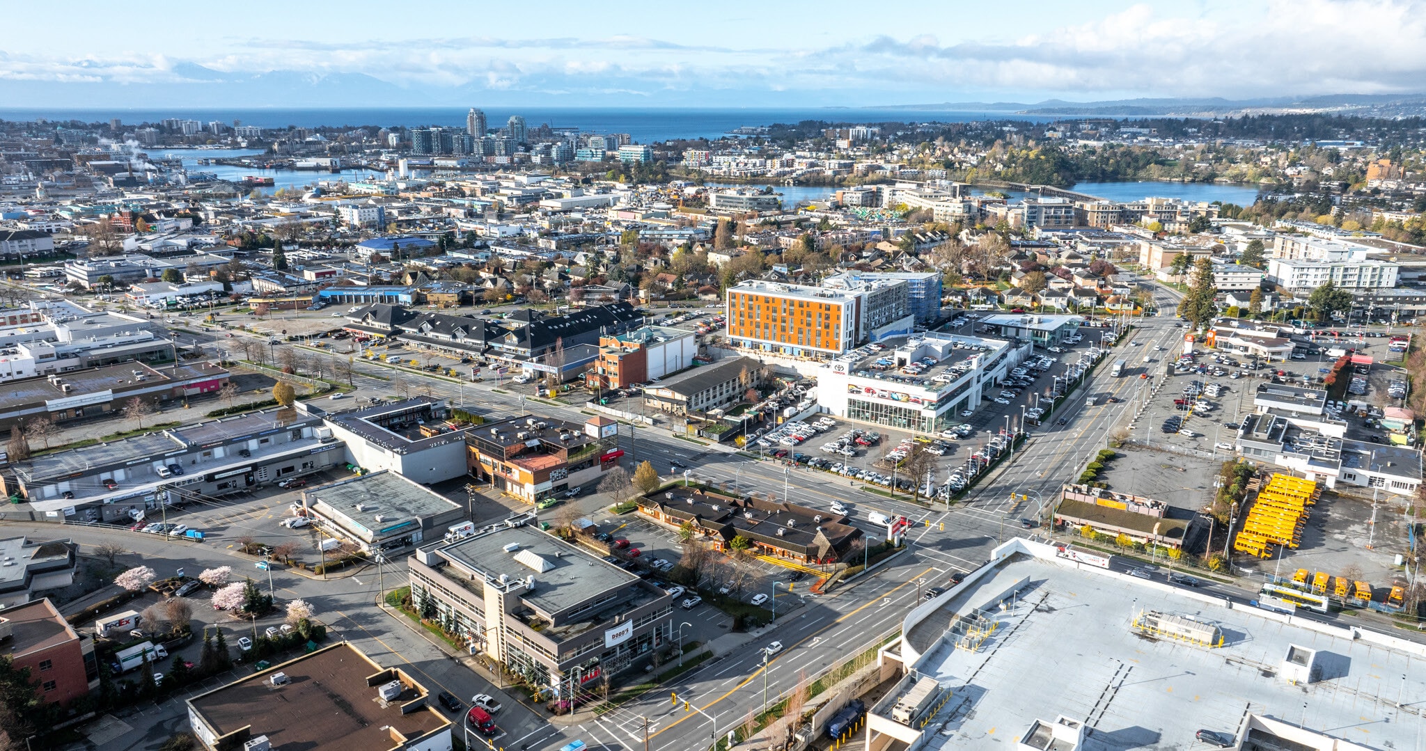 560 Burnside Rd E, Victoria, BC for lease Primary Photo- Image 1 of 9