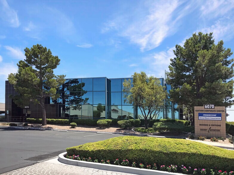 6070 S Eastern Ave, Las Vegas, NV à vendre - Photo du bâtiment - Image 1 de 7
