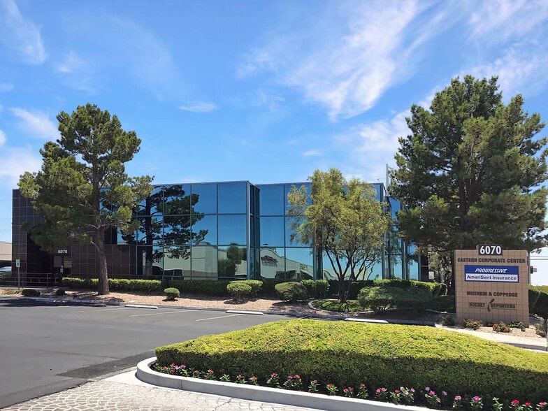 6070 S Eastern Ave, Las Vegas, NV à louer - Photo du bâtiment - Image 3 de 7