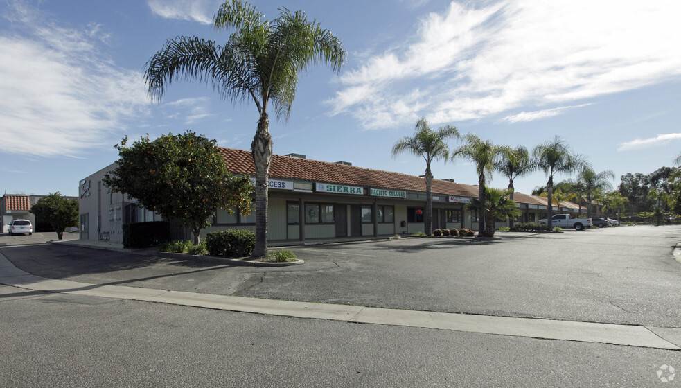 1200 Arizona St, Redlands, CA à louer - Photo principale - Image 1 de 4