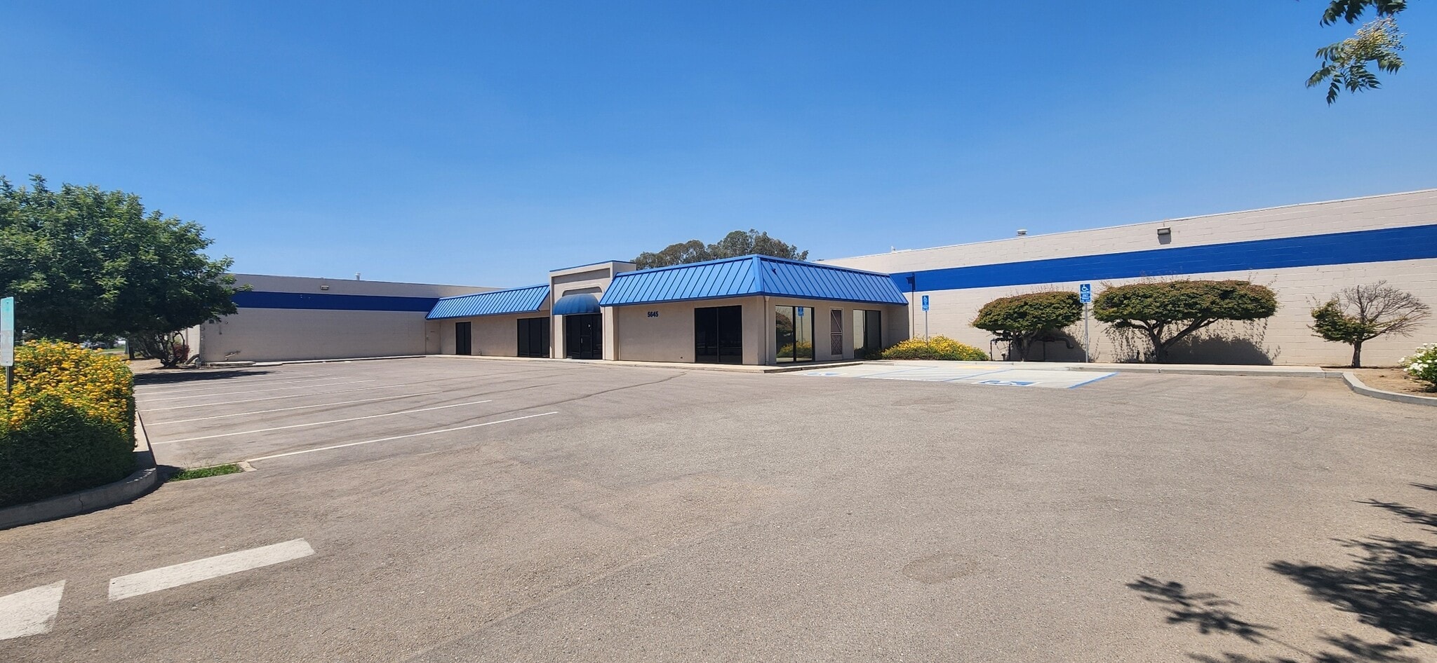 5645 E Clinton Ave, Fresno, CA for lease Building Photo- Image 1 of 38