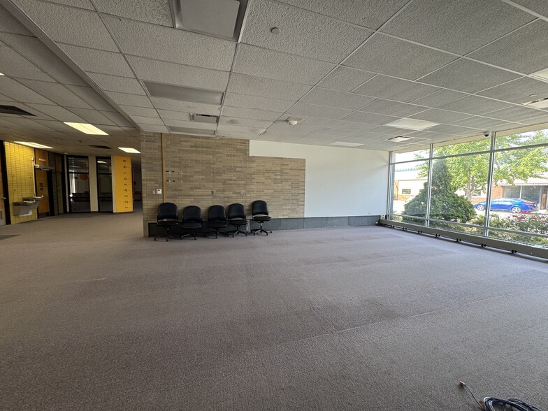 40 E Simmons St, Galesburg, IL for sale - Building Photo - Image 3 of 62