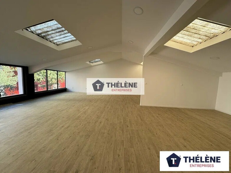 Office in Mauguio for lease - Interior Photo - Image 1 of 7