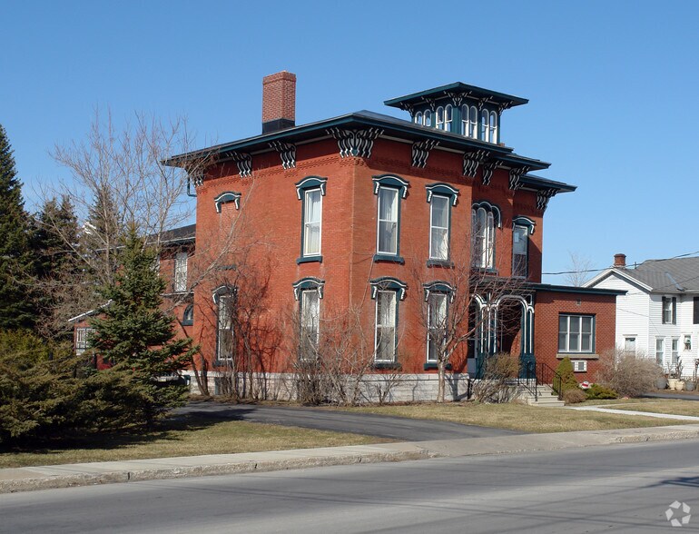 172 Clinton St, Watertown, NY for lease - Building Photo - Image 3 of 3