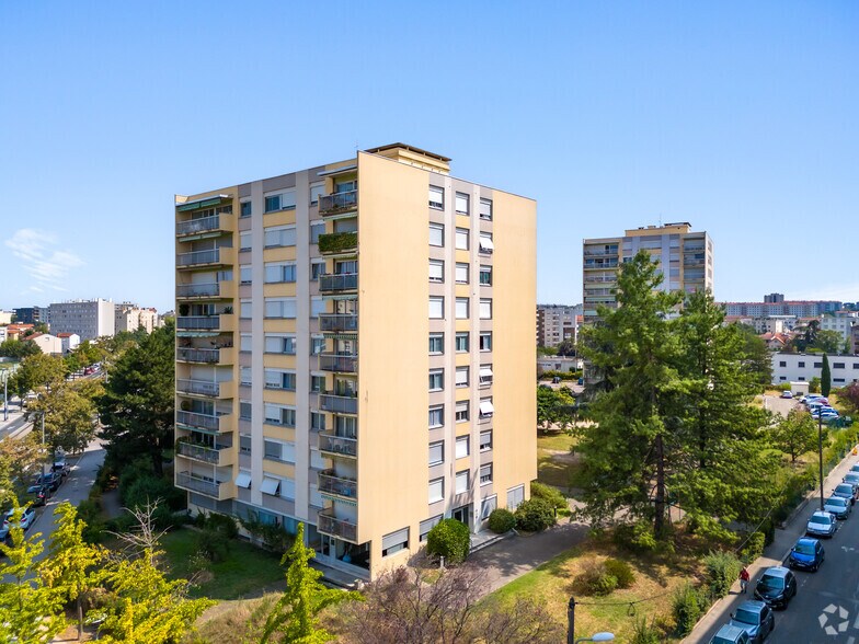 Immeuble residentiel dans Lyon à vendre - Photo du bâtiment - Image 2 de 3