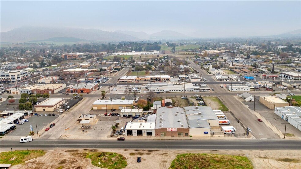 142 S D St, Porterville, CA à louer - Photo du bâtiment - Image 2 de 15