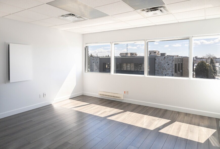 204 Boul De Montarville, Boucherville, QC for lease - Interior Photo - Image 3 of 23