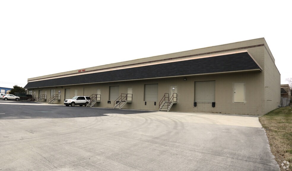 10615-10617 Lexington Dr, Knoxville, TN à louer - Photo du bâtiment - Image 2 de 4