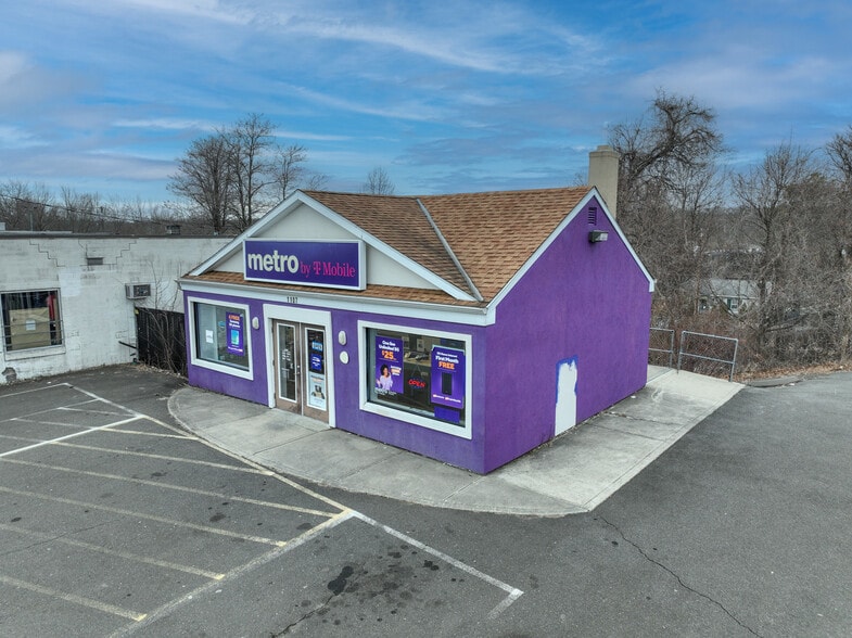 1107 Boston Post Rd, West Haven, CT for sale - Building Photo - Image 2 of 4