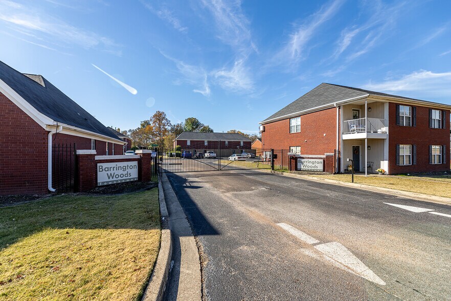 Barrington Woods Apartments and Townhome portefeuille de 2 propriétés à vendre sur LoopNet.ca - Photo du bâtiment - Image 3 de 38