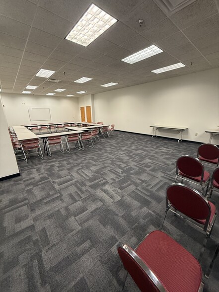 1133 S Edwin C Moses Blvd, Dayton, OH for lease - Interior Photo - Image 3 of 20