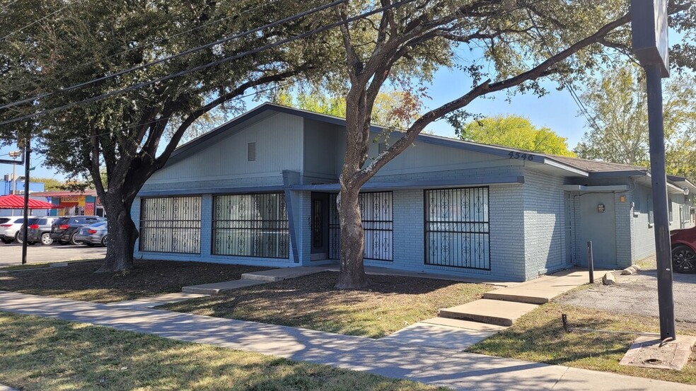 4546 W Commerce St, San Antonio, TX à louer - Photo du bâtiment - Image 3 de 7