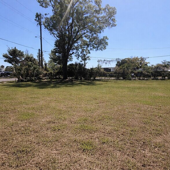 2500 56th st, Tampa, FL à vendre - Photo du bâtiment - Image 2 de 7