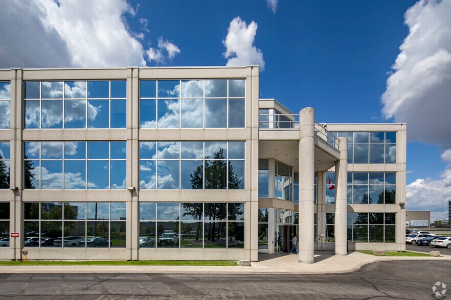 2355 Skymark Ave, Mississauga, ON à louer - Photo du bâtiment - Image 3 de 11