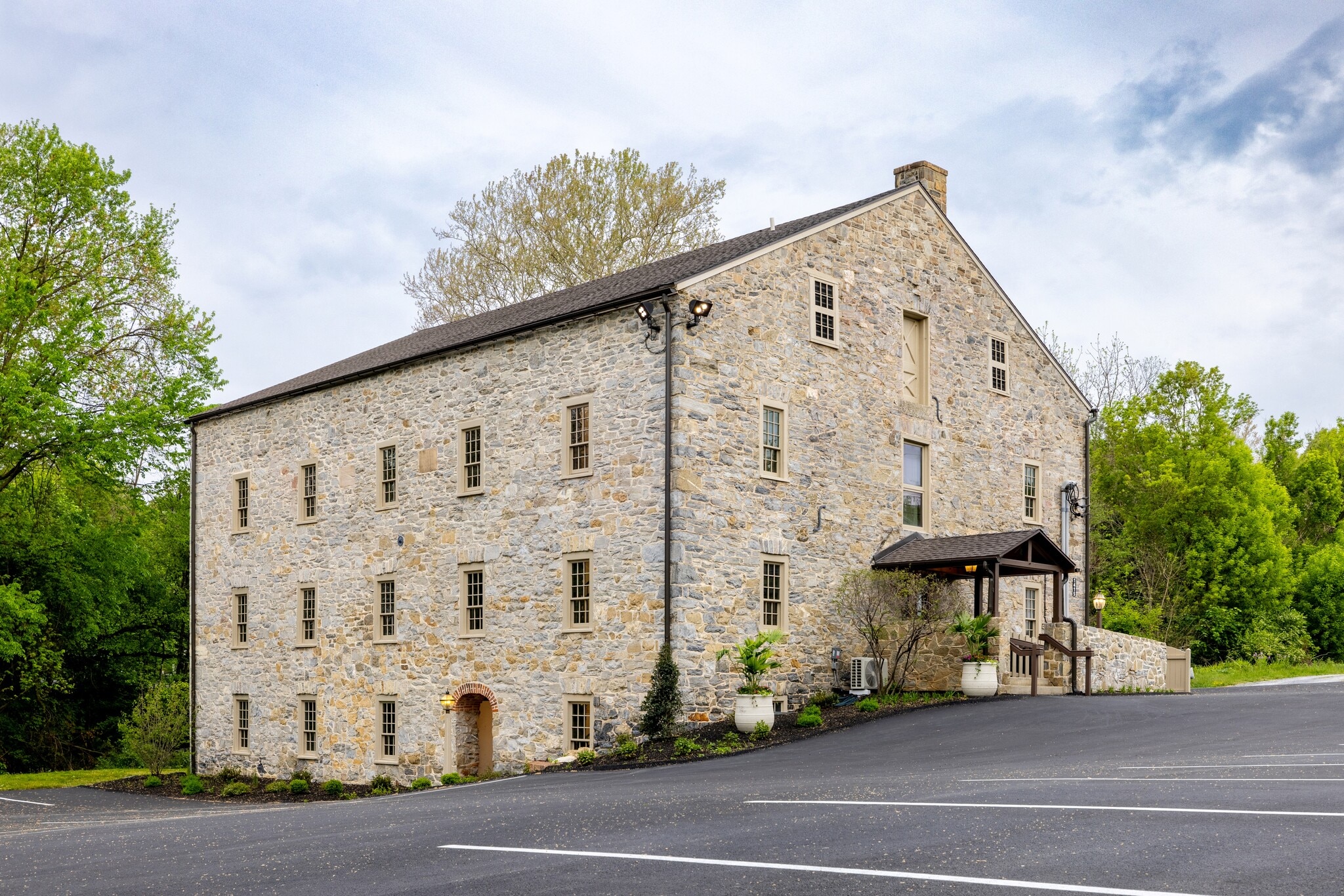 1415 E Oregon Rd, Leola, PA for lease Building Photo- Image 1 of 2