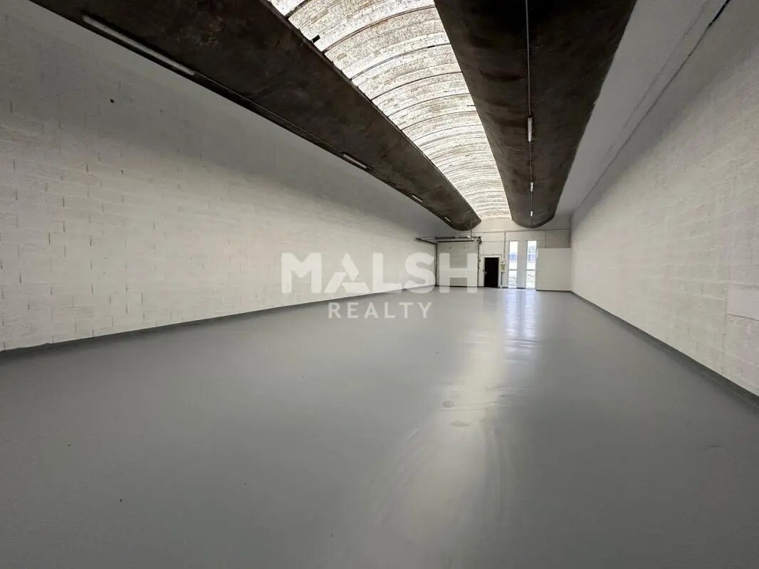 Flex in Saint-Priest for lease Interior Photo- Image 1 of 6