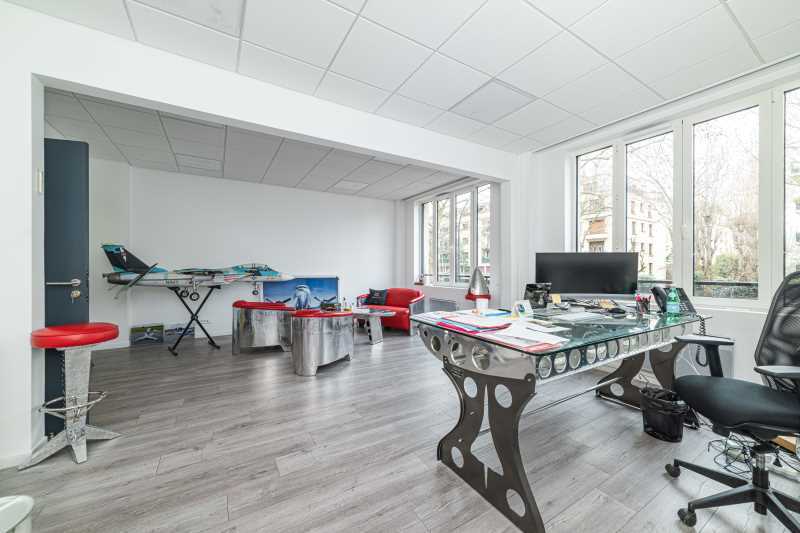 Multifamily in Paris for sale - Interior Photo - Image 2 of 8