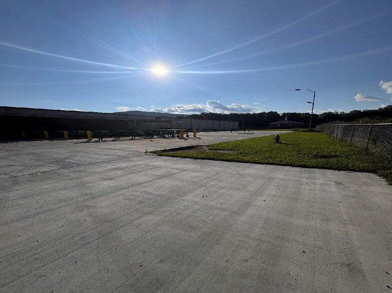 2228 S Cedar Ave, South Pittsburg, TN à vendre - Photo du bâtiment - Image 2 de 12