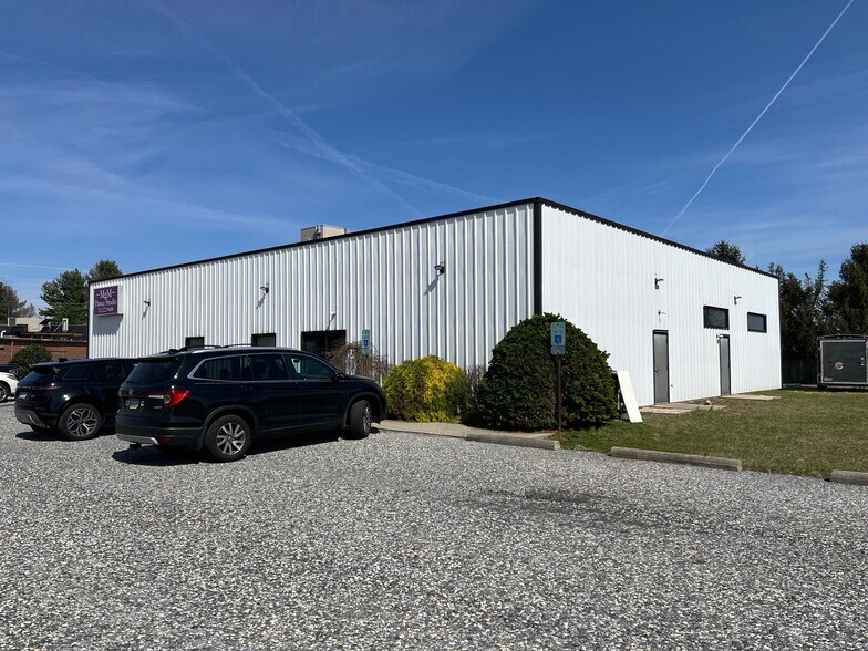 241 N Main St, Shrewsbury, PA à vendre - Photo du bâtiment - Image 2 de 8