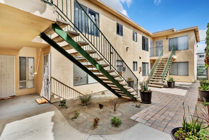 4153 Wilson Ave, San Diego, CA à vendre - Photo du bâtiment - Image 3 de 12