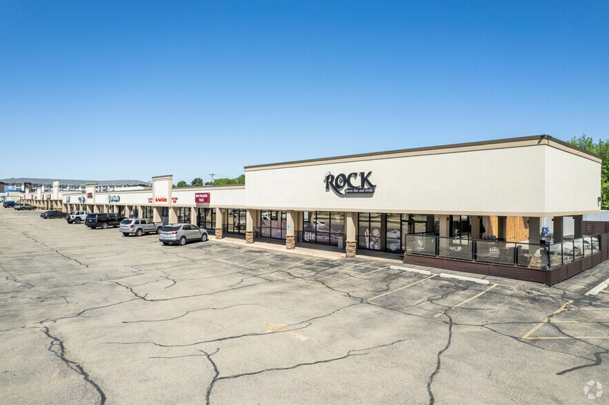 938-1010 W Main St, Sun Prairie, WI for lease - Building Photo - Image 2 of 4