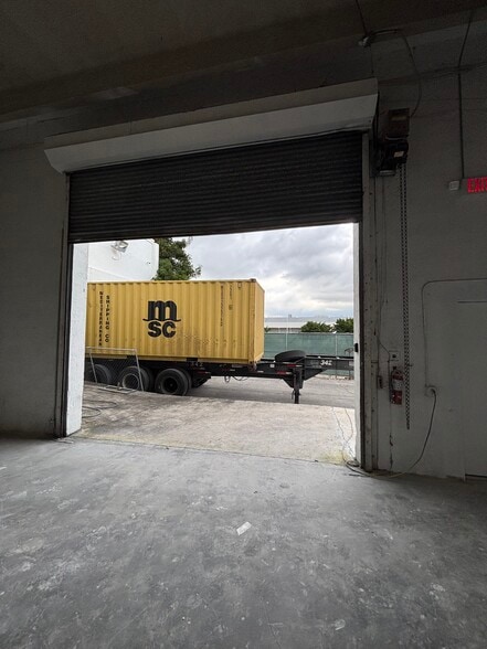 3400 NW 78th Ave, Miami, FL for lease - Building Photo - Image 3 of 11
