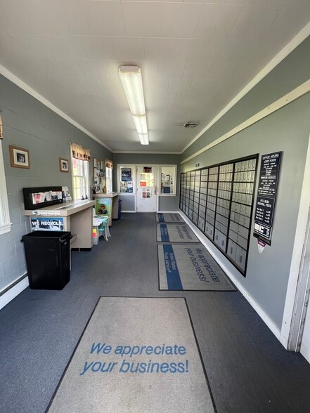 5 Miner St, Falls Village, CT à vendre - Photo du bâtiment - Image 2 de 5