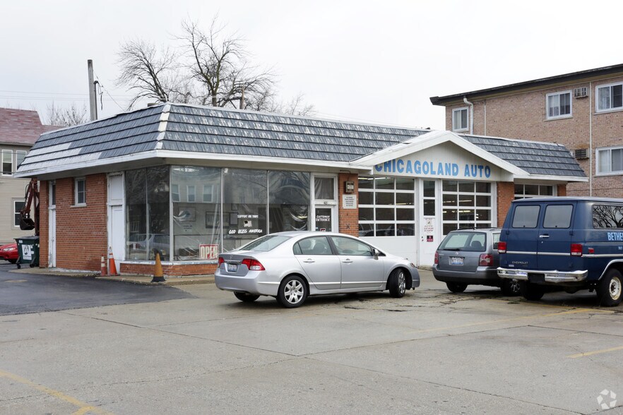 62 Chicago Ave, Oak Park, IL for sale - Primary Photo - Image 1 of 11