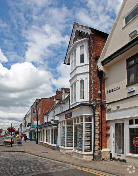 112 High St, Thame à louer - Photo du bâtiment - Image 2 de 3