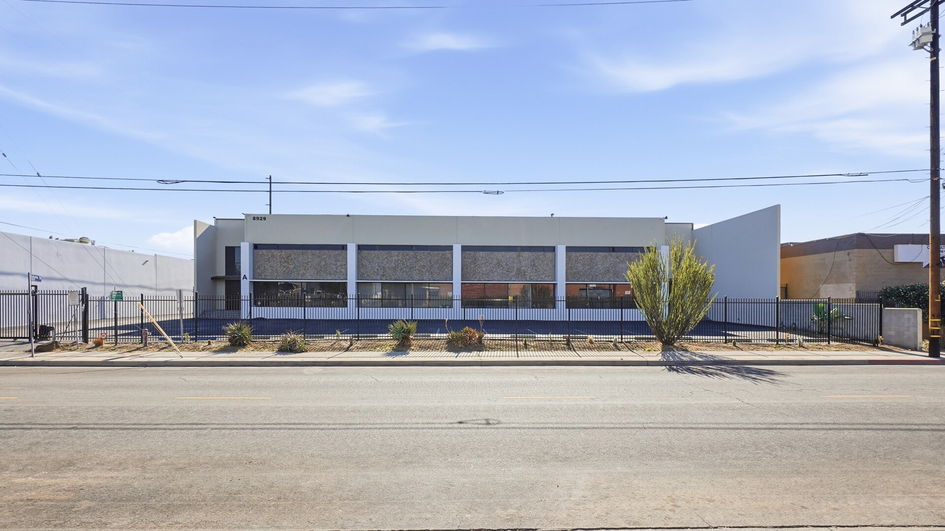 8929 Oso Ave, Chatsworth, CA à louer Photo du bâtiment- Image 1 de 11