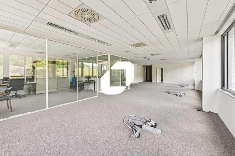 24 Bis Avenue De La Demi-Lune, Roissy-en-France for lease - Interior Photo - Image 2 of 16
