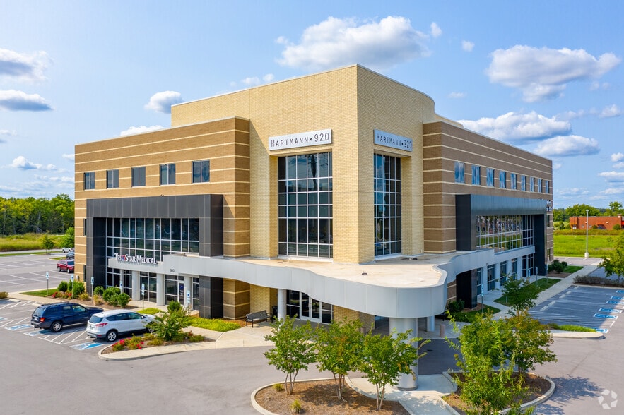 920 S Hartmann Dr, Lebanon, TN for lease - Primary Photo - Image 1 of 6
