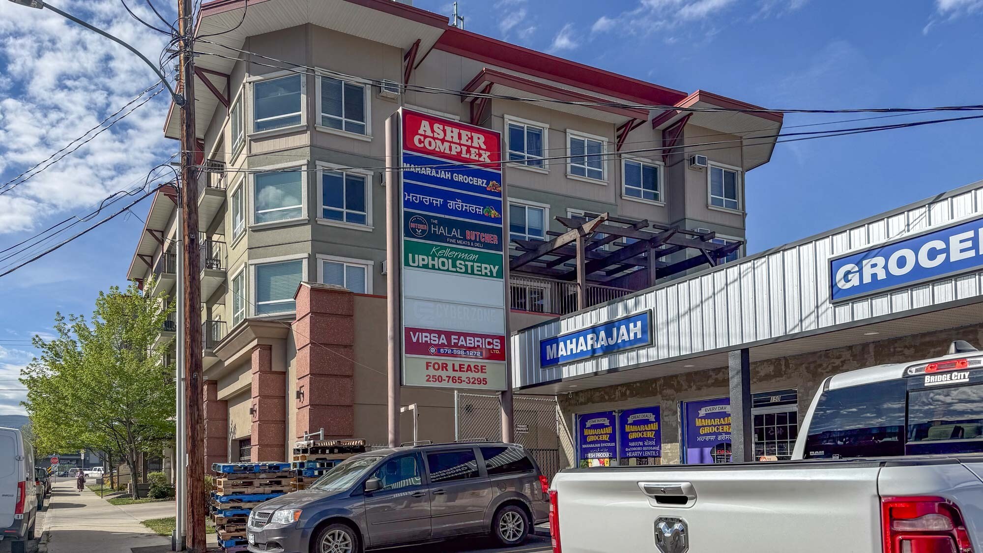 160-168 Asher Rd, Kelowna, BC for lease Primary Photo- Image 1 of 3