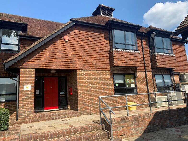 3 The Courtyard, Denmark Street, Wokingham à louer - Photo du bâtiment - Image 2 de 2
