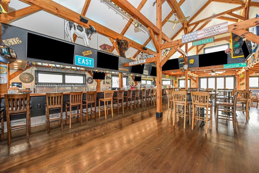 9095 Sound Ave, Mattituck, NY à vendre - Photo du bâtiment - Image 3 de 37