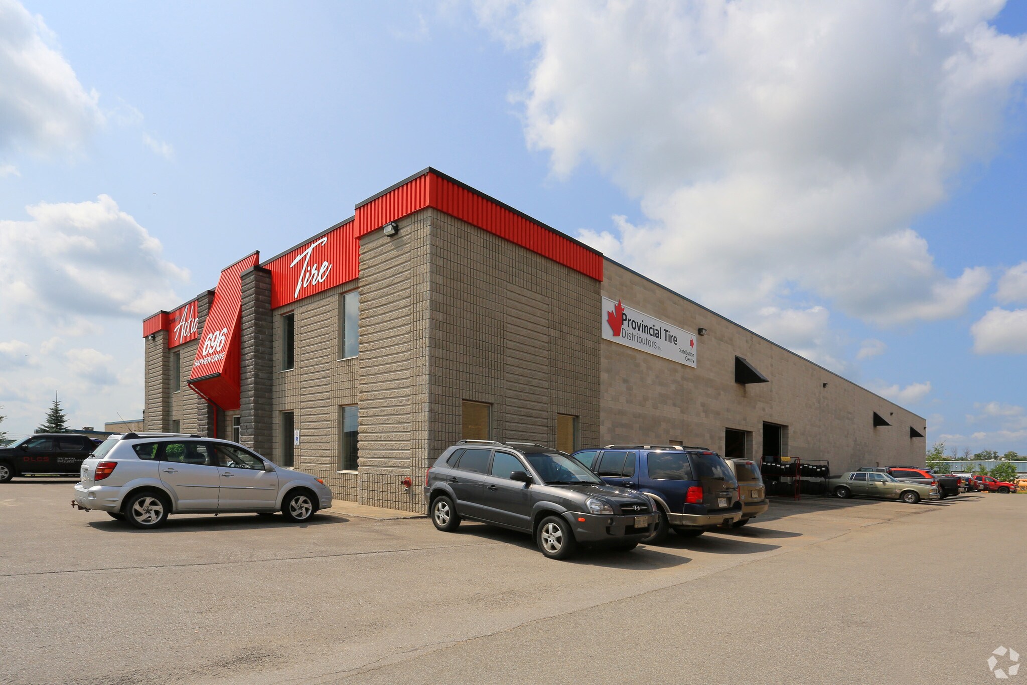 696 Bayview Dr, Barrie, ON à vendre Photo principale- Image 1 de 1