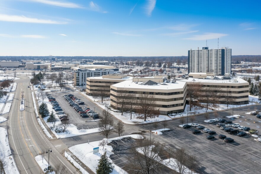 24950-25000 Country Club Blvd, North Olmsted, OH à louer - Photo du bâtiment - Image 3 de 21