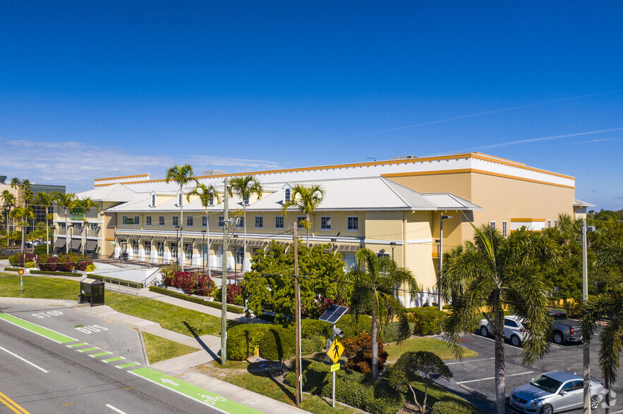 111 104th Ave, Treasure Island, FL for sale - Primary Photo - Image 1 of 1