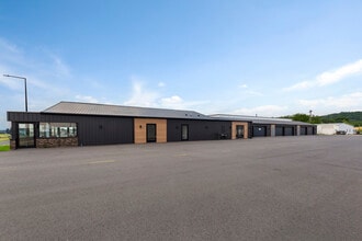 1215 N Riverfront Dr, Mankato, MN for lease Building Photo- Image 2 of 11