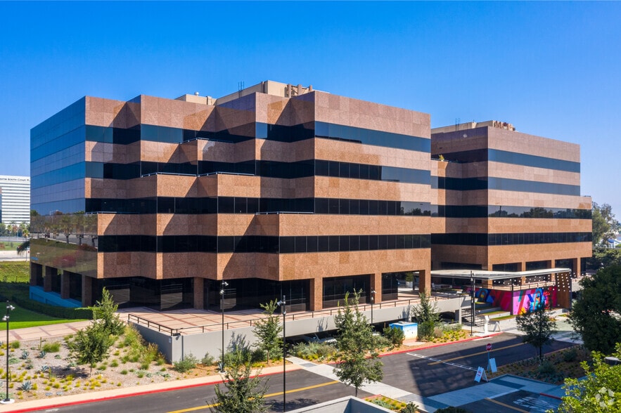 3100 Bristol St, Costa Mesa, CA à louer - Photo du bâtiment - Image 2 de 9