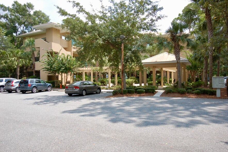 23 N Main St, Hilton Head Island, SC à louer - Photo du bâtiment - Image 2 de 5