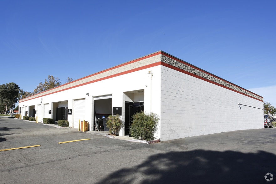 42387 Avenida Alvarado, Temecula, CA à louer - Photo du bâtiment - Image 3 de 4