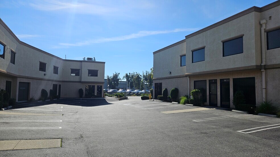 145 N Sierra Madre Blvd, Pasadena, CA à louer - Photo du bâtiment - Image 3 de 5